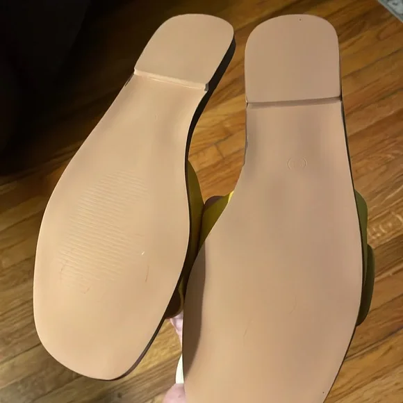 Charming Lady Slides - Picture 7 of 9